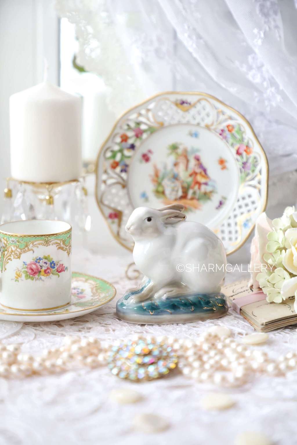 Статуэтка «Заяц», фарфор старая Гжель, СССР.