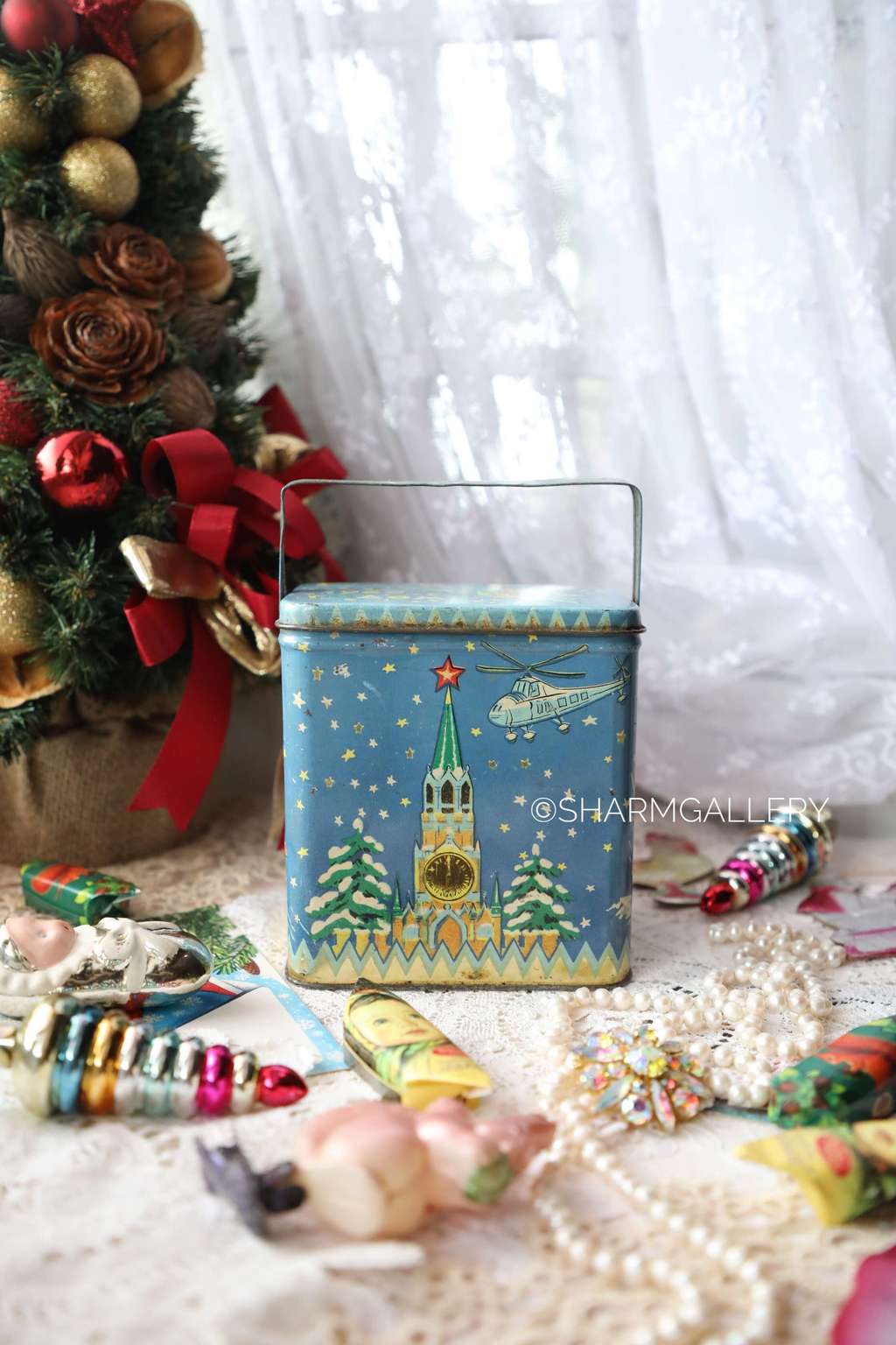 Жестяная коробка от новогоднего подарка 1960 года «Вперед в космос!», СССР