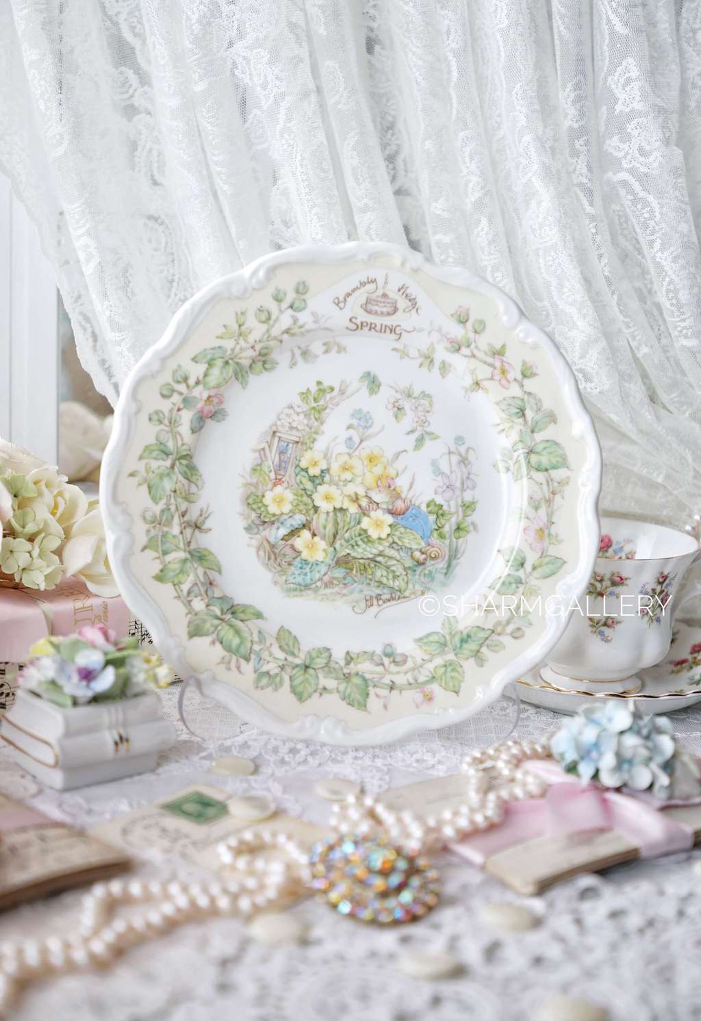 Коллекционная тарелка Brambly Hedge Весна, ежевичная поляна. Фарфор Royal Doulton, Англия 1982г.