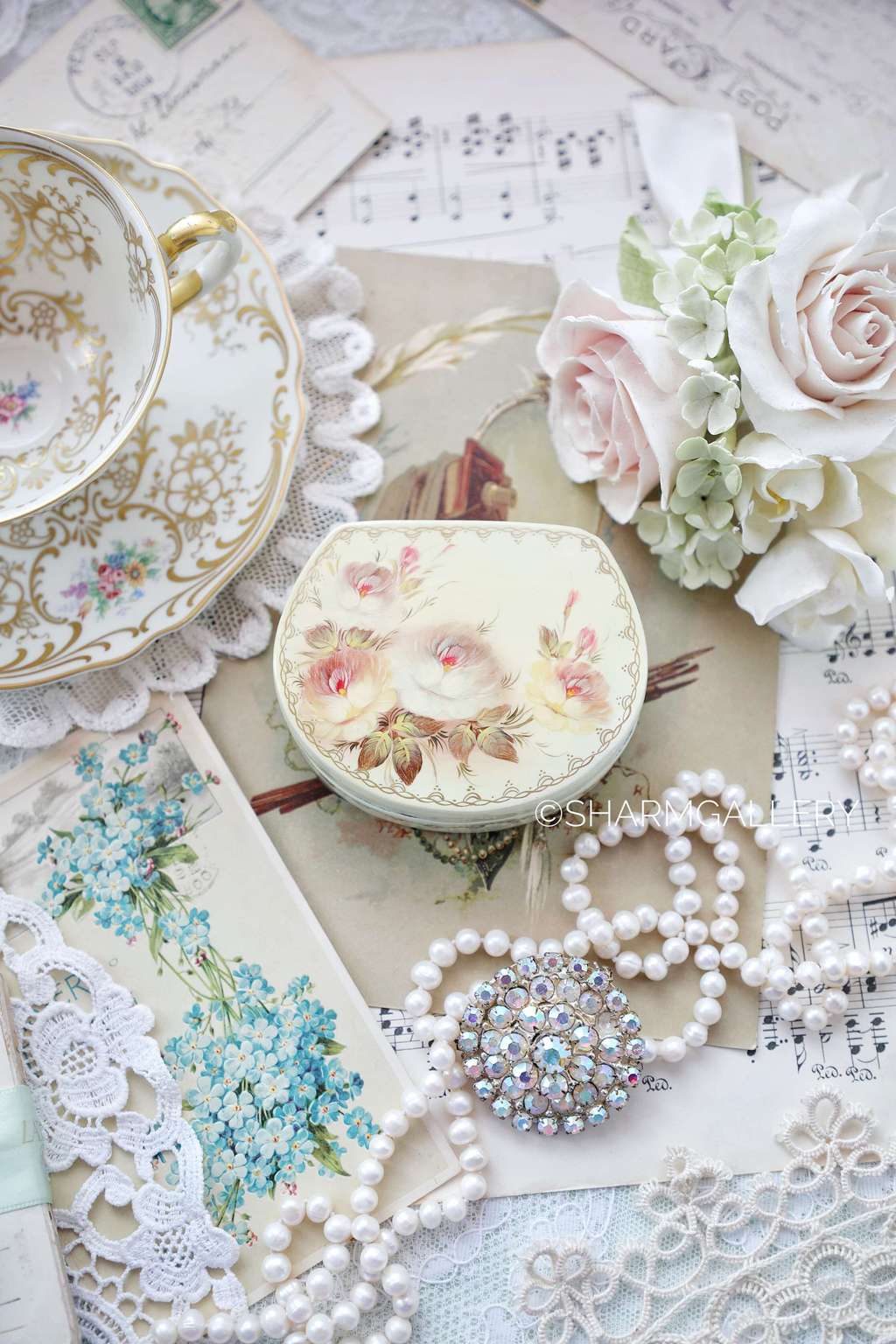 Шкатулка лаковая миниатюра Жостово, автор Лопатина И. 1997г.