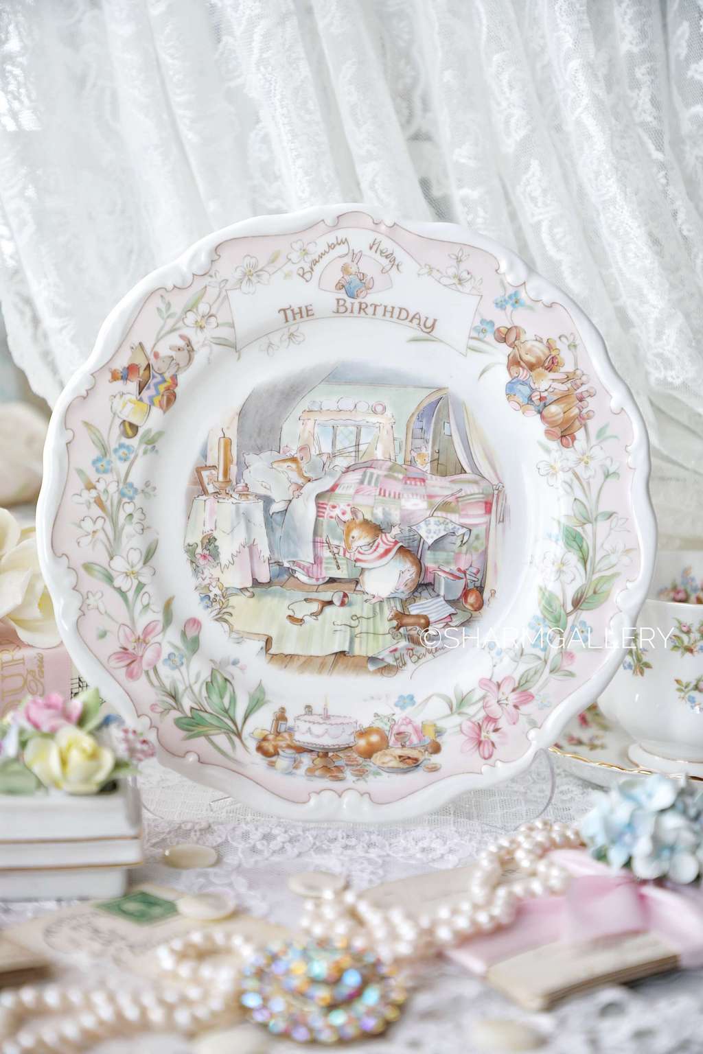 Коллекционная тарелка Brambly Hedge “The Birthday“, ежевичная поляна. Фарфор Royal Doulton, Англия 1987г.
