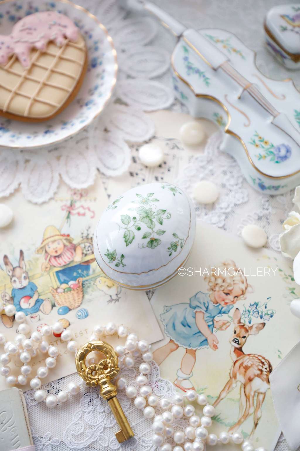 Фарфоровая шкатулка - яйцо "Зеленый цветок" Hollohaza, Венгрия.