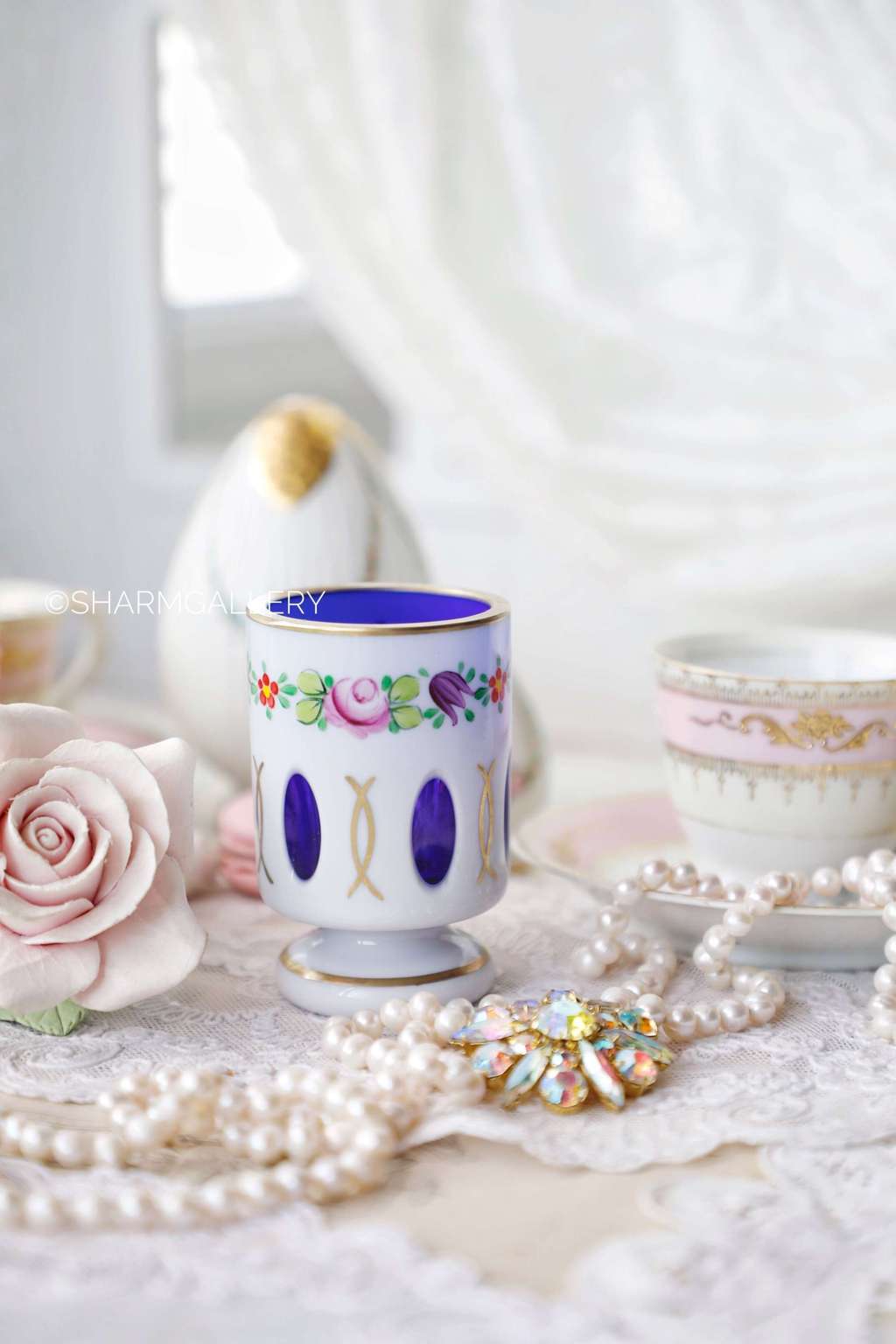 Антикварная мини вазочка двухслойное стекло/кобальт Богемия BOHEMIA, ЧЕХОСЛОВАКИЯ.