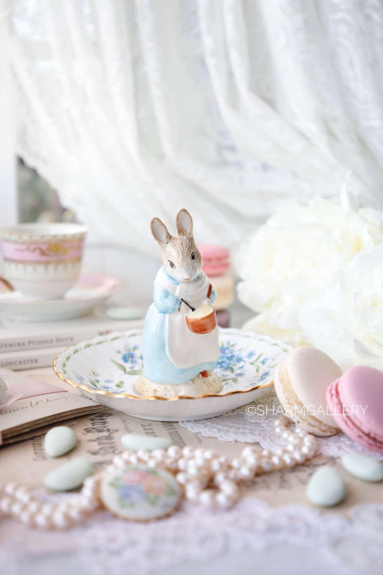 Статуэтка Крольчиха Mrs Rabbit cooking, Beatrix Potter, Royal Albert, Англия 1992г.