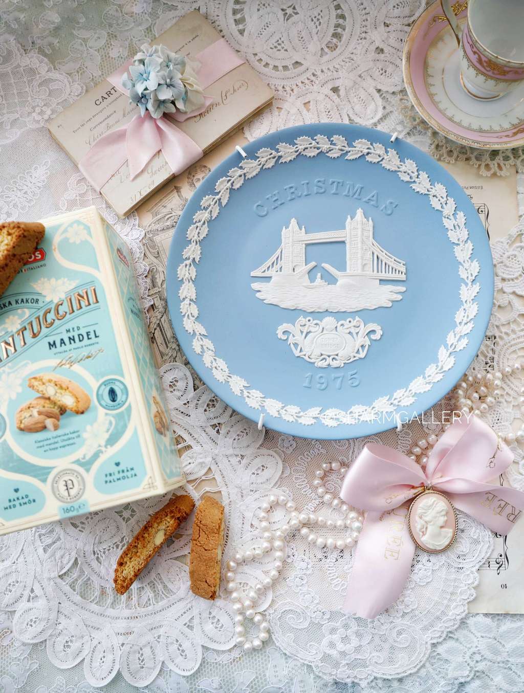 Тарелка Рождество 1975год, с подвесом. Фарфор WEDGWOOD, Англия.