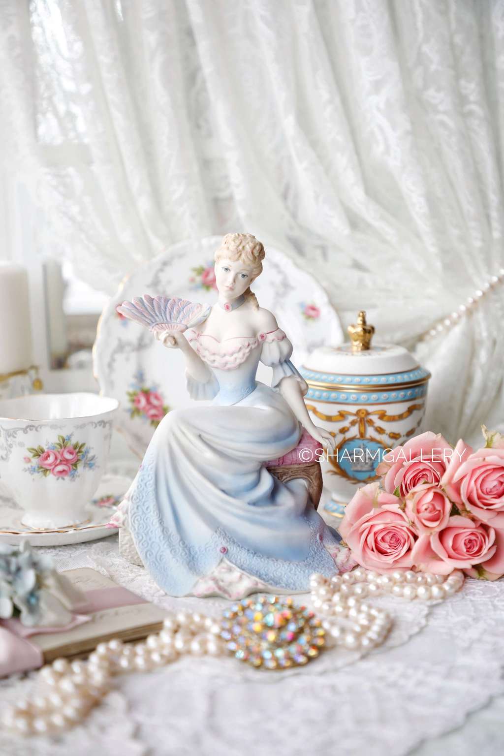 Статуэтка Дама на банкетке, Аge of Elegance бисквитный фарфор Coalport, Англия 1995г.