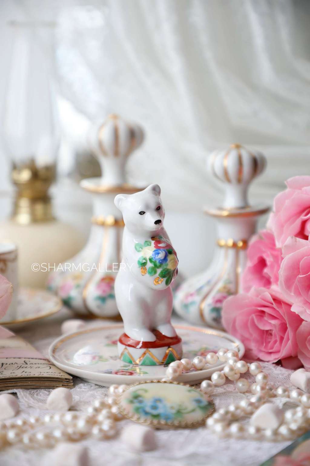 Фарфоровая статуэтка Цирковой медведь с букетом, Дулево СССР,