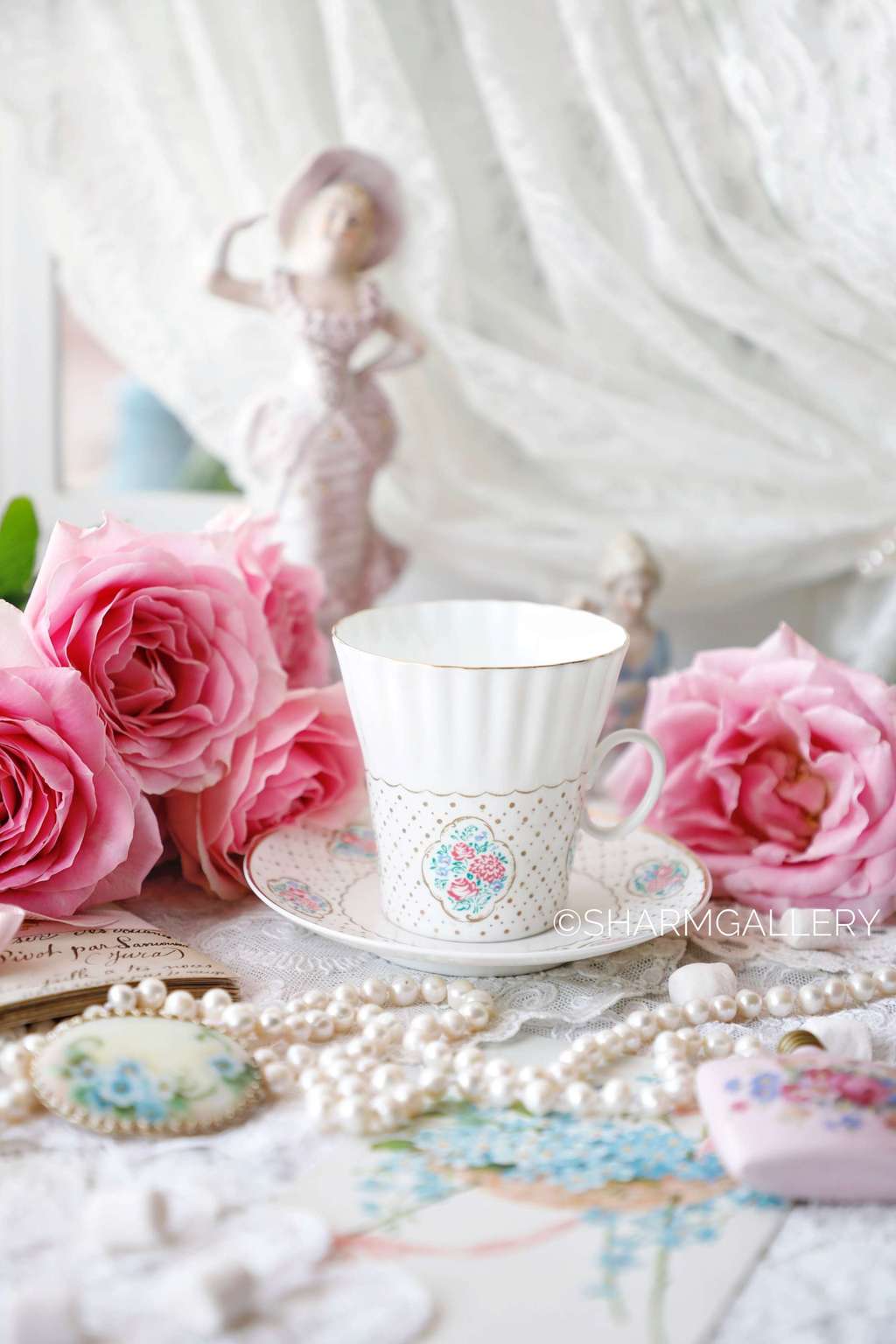 Чайная/Кофейная пара "Розовые букеты" костяной фарфор ЛФЗ, СССР.