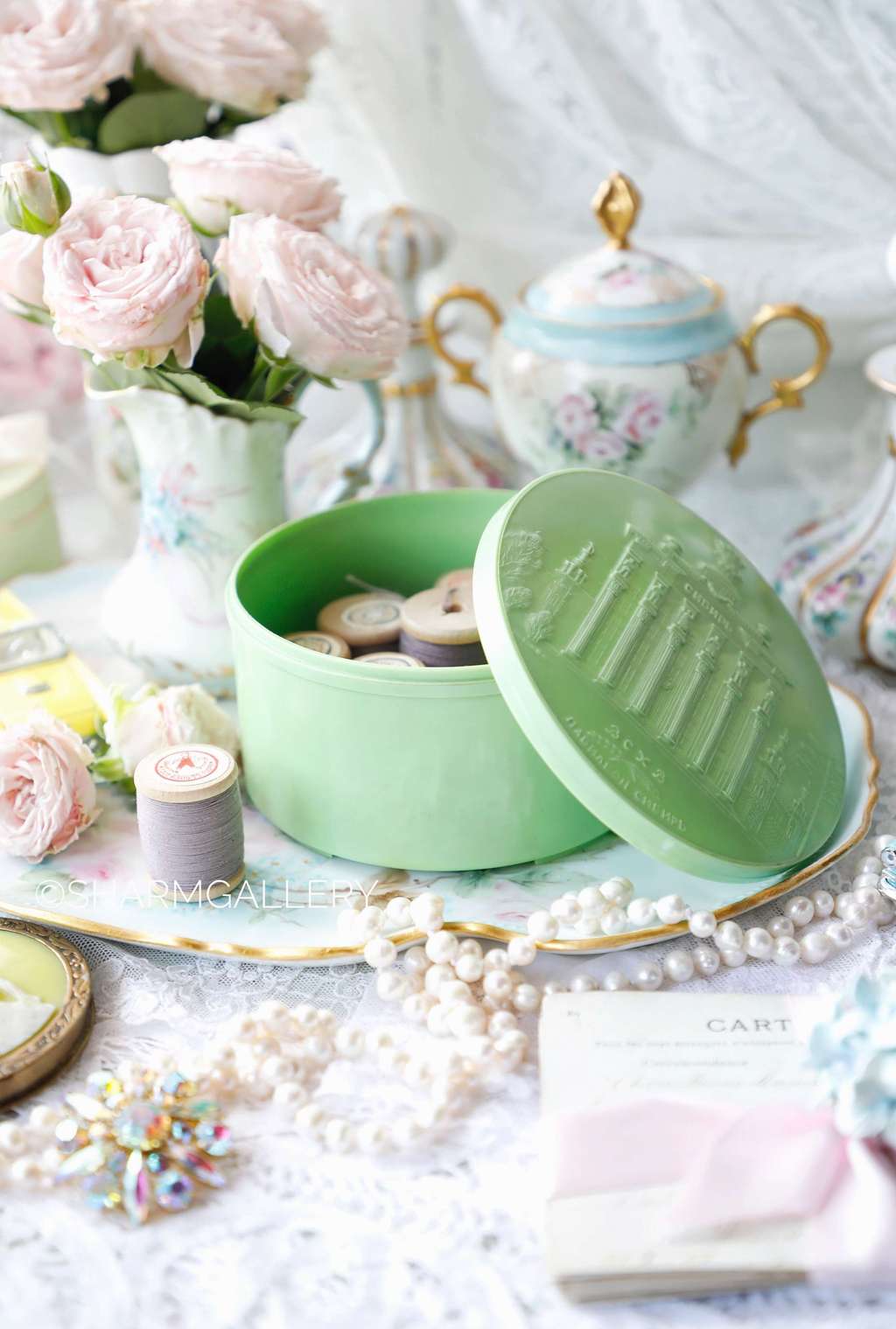 Редкая карболитовая шкатулка "ВСХВ", павильон Сибирь + 8 деревянных катушек с нитками! СССР