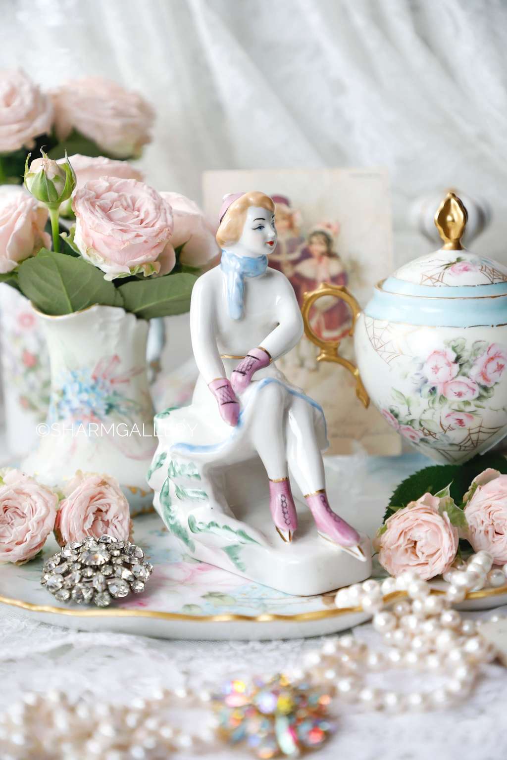 Статуэтка На катке/Фигуристка ЗХК, фарфор Полонне, СССР.