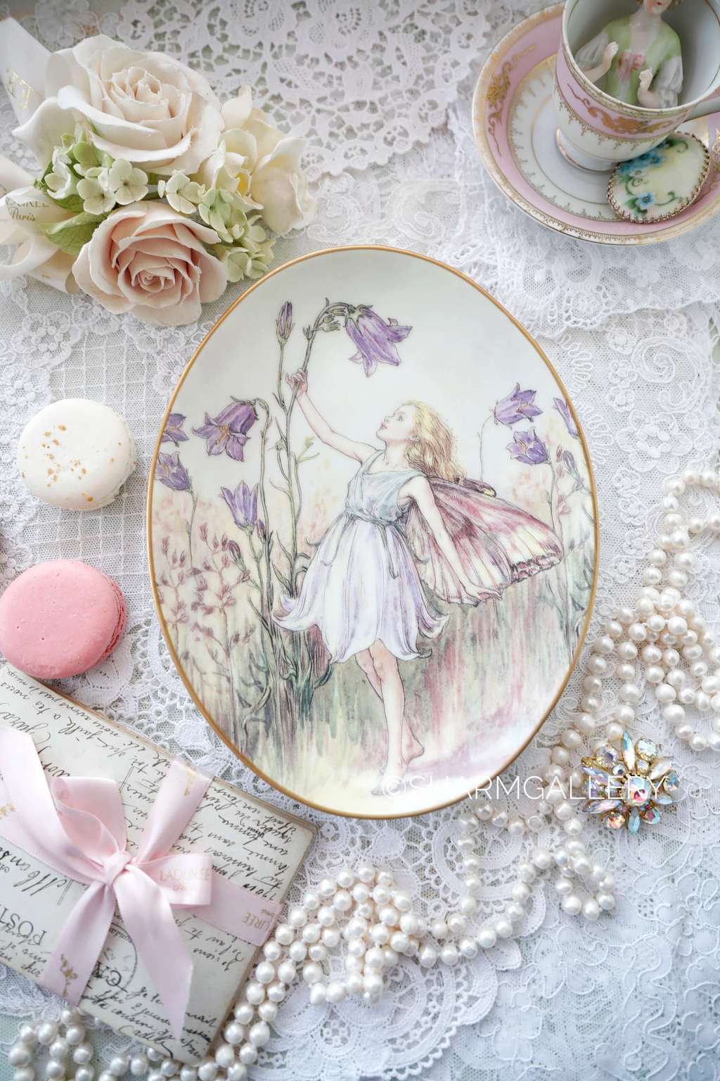 Настенная тарелка «Цветочные Феи» Cicely Mary Barker 22см., фарфор Royal Worcester Англия.