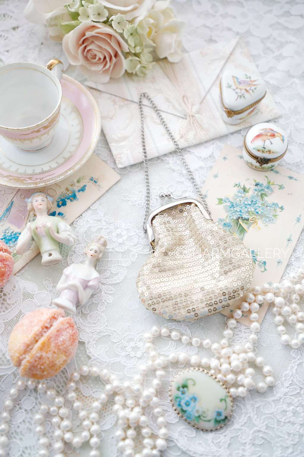 Кошелечек - монетница на цепочке, расшитый паетками, Германия.