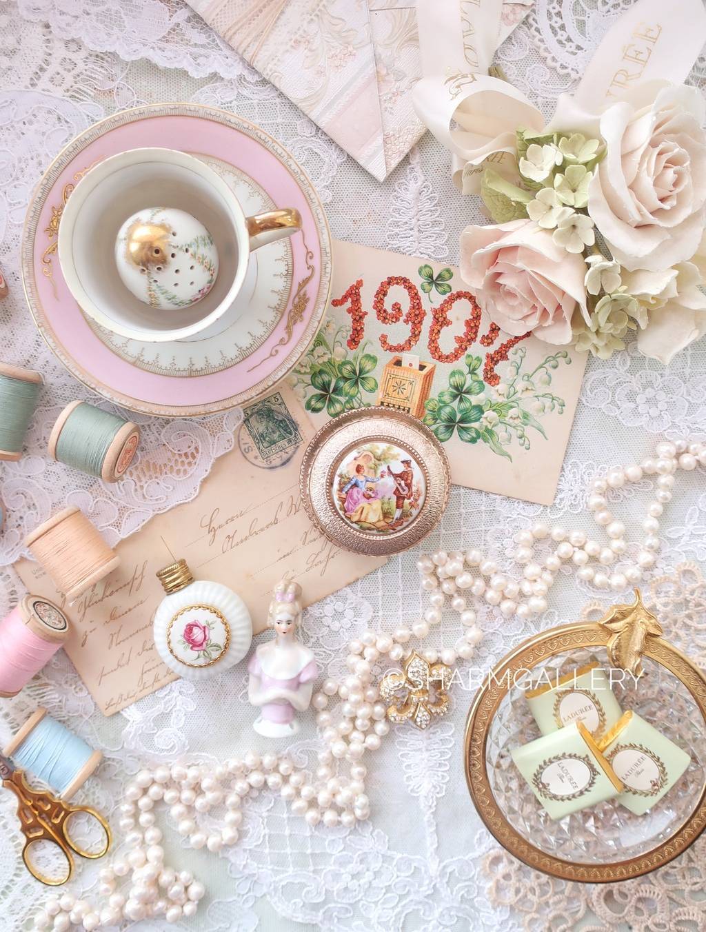 Редкая шкатулка "Галантная сцена", металл, фарфор Лимож, Франция.