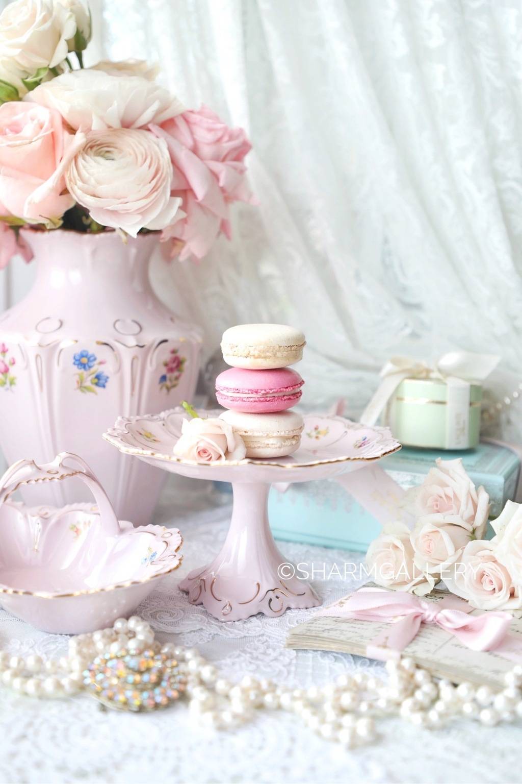 Ваза на ножке "Полевые цветы" розовый фарфор Чехословакия.