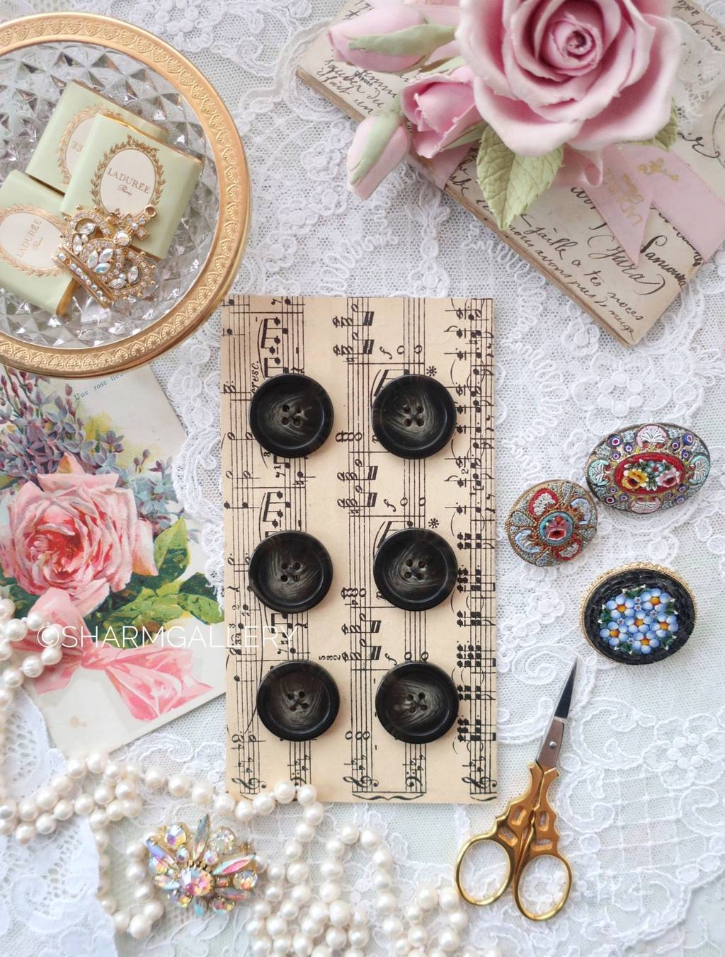 Набор пуговиц для пальто диаметр 28мм., пиджака. Пластмасса, Польша.