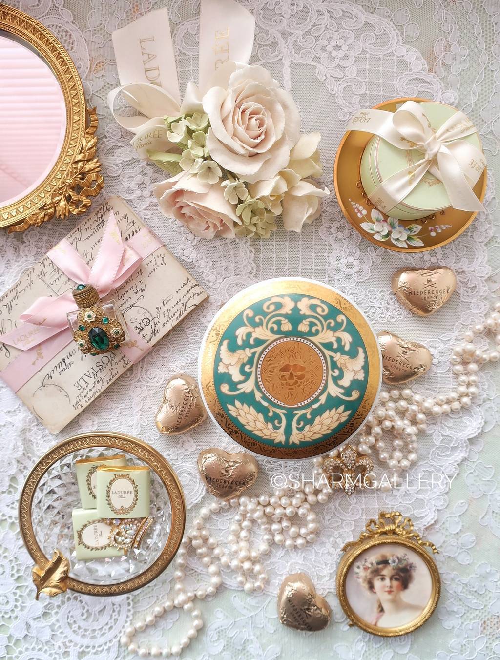 Шкатулка Лев на ножках коллекция Версаче Carlsbad, зеленая. Богемия Чехословакия.