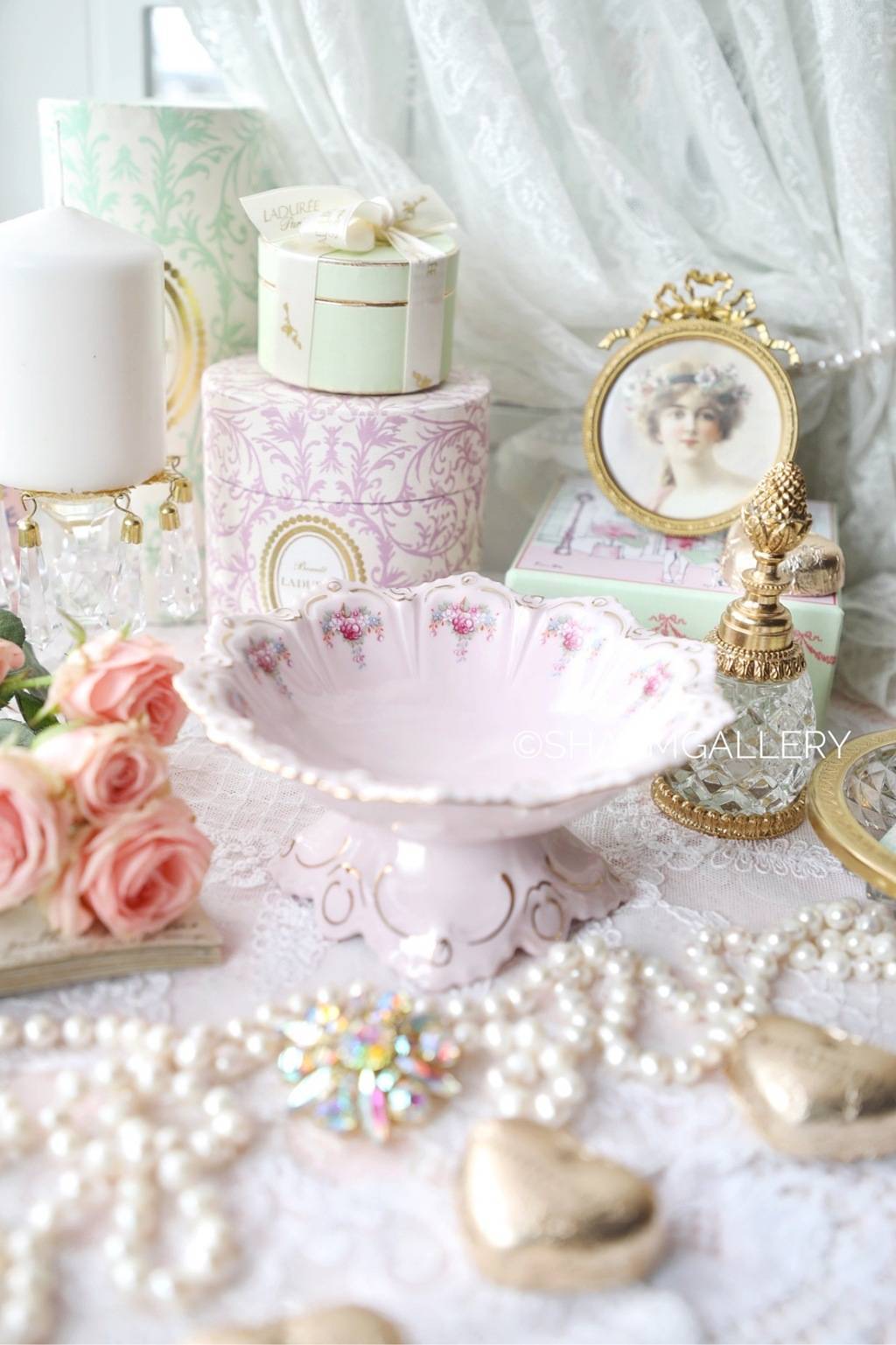 Вазочка на ножке «Розовый букет» Чешский розовый фарфор "Haas & Czjzek" 1970гг.