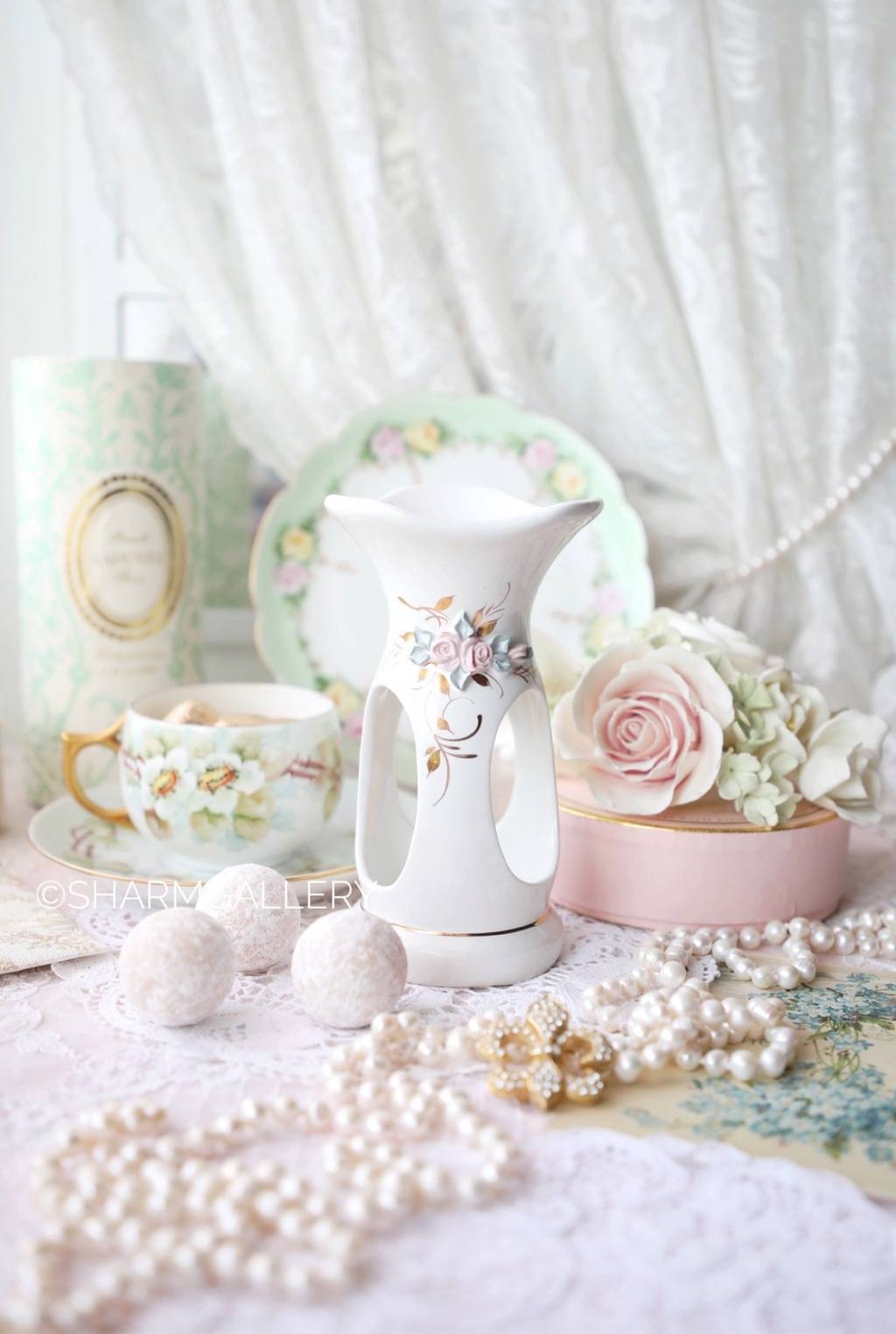 Аромалампа классической формы с лепными цветами, Кисловодский фарфор.