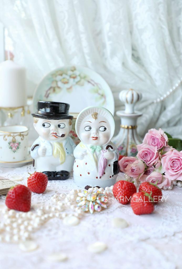 Набор "Бюргеры" Дама и Кавалер соль, перец, фарфор Wagner & Apel Германия.