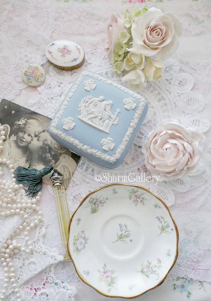 Шкатулка квадратная, фарфор Wedgwood Англия.