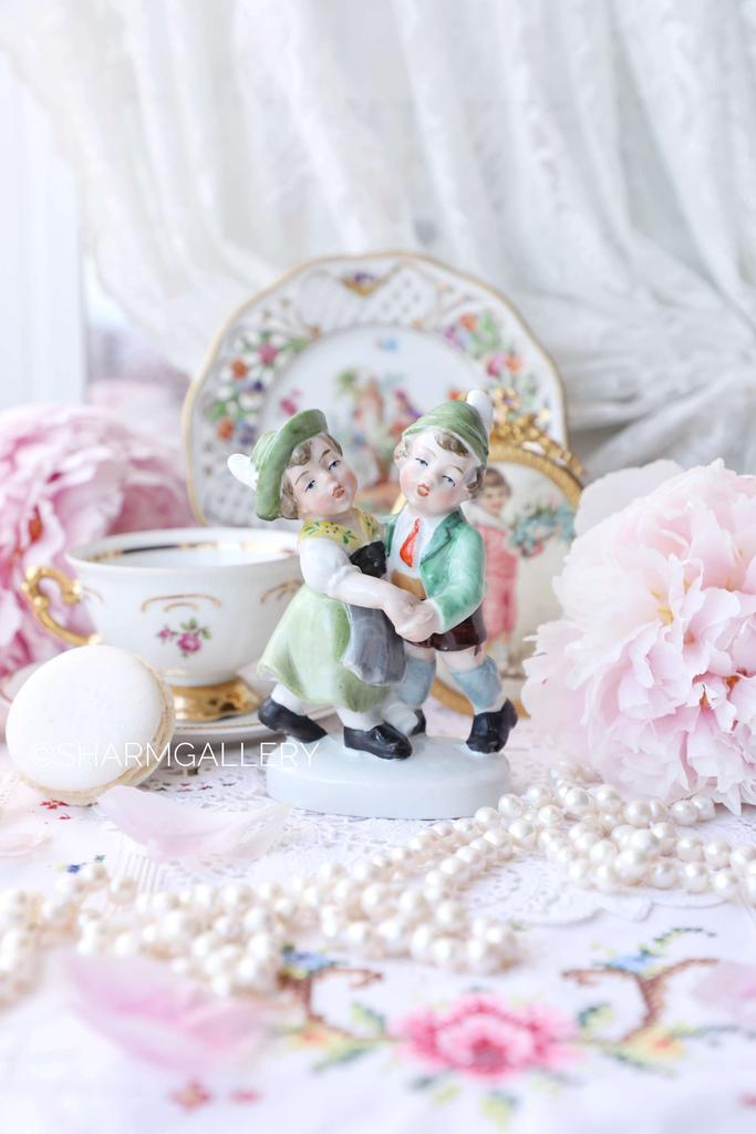 Старинная статуэтка «Тирольская песня» мальчик и девочка серия «Бюргеры» Графенталь  ГДР.