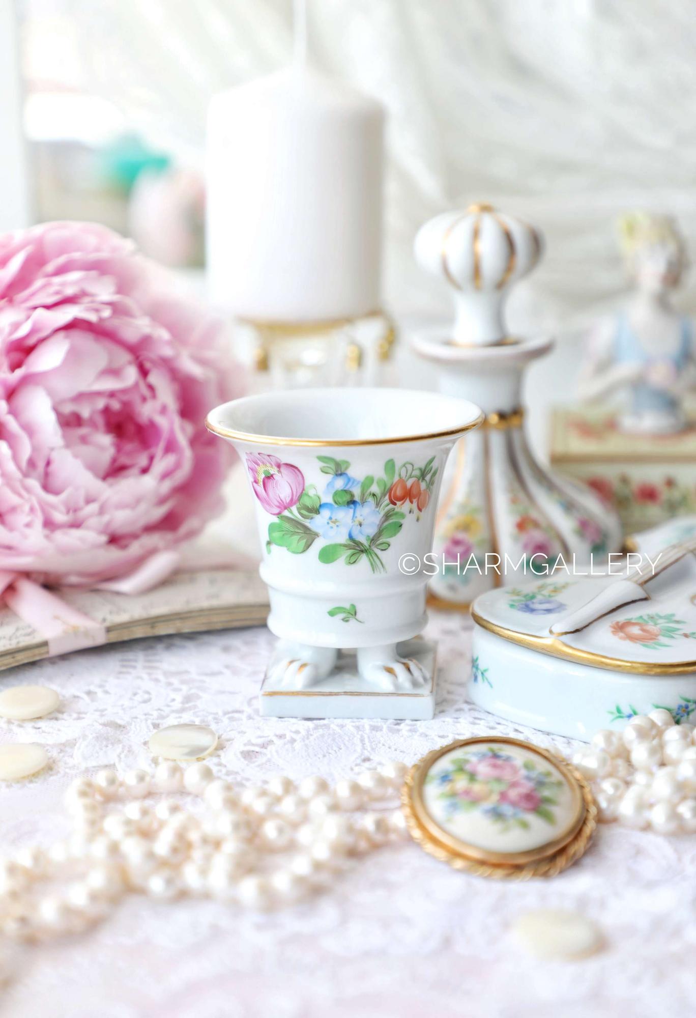 Старинная вазочка на ножках - львиных лапах, фарфор Herend (Хэренд) Венгрия.