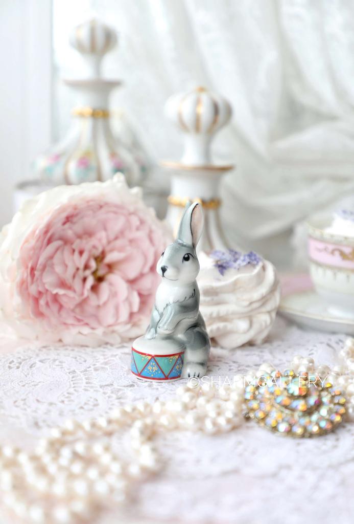 Статуэтка Заяц с барабаном, фарфор АМК.