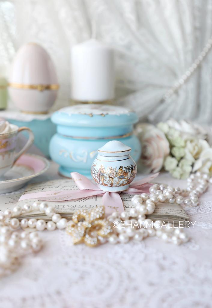 Фарфоровый флакон для духов нежно голубой, твердые духи. Греция.