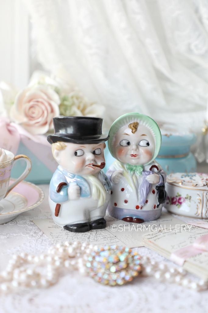 Набор Дама и Кавалер соль, перец,, серия "Бюргеры - Гуглики" фарфор Wagner & Apel Германия.