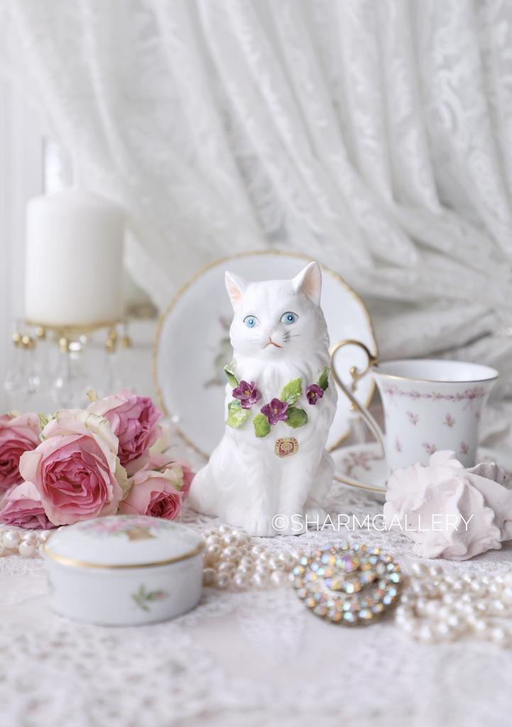 Статуэтка «Кошка с фиалками» костяной фарфор Jaffe Rose, Англия