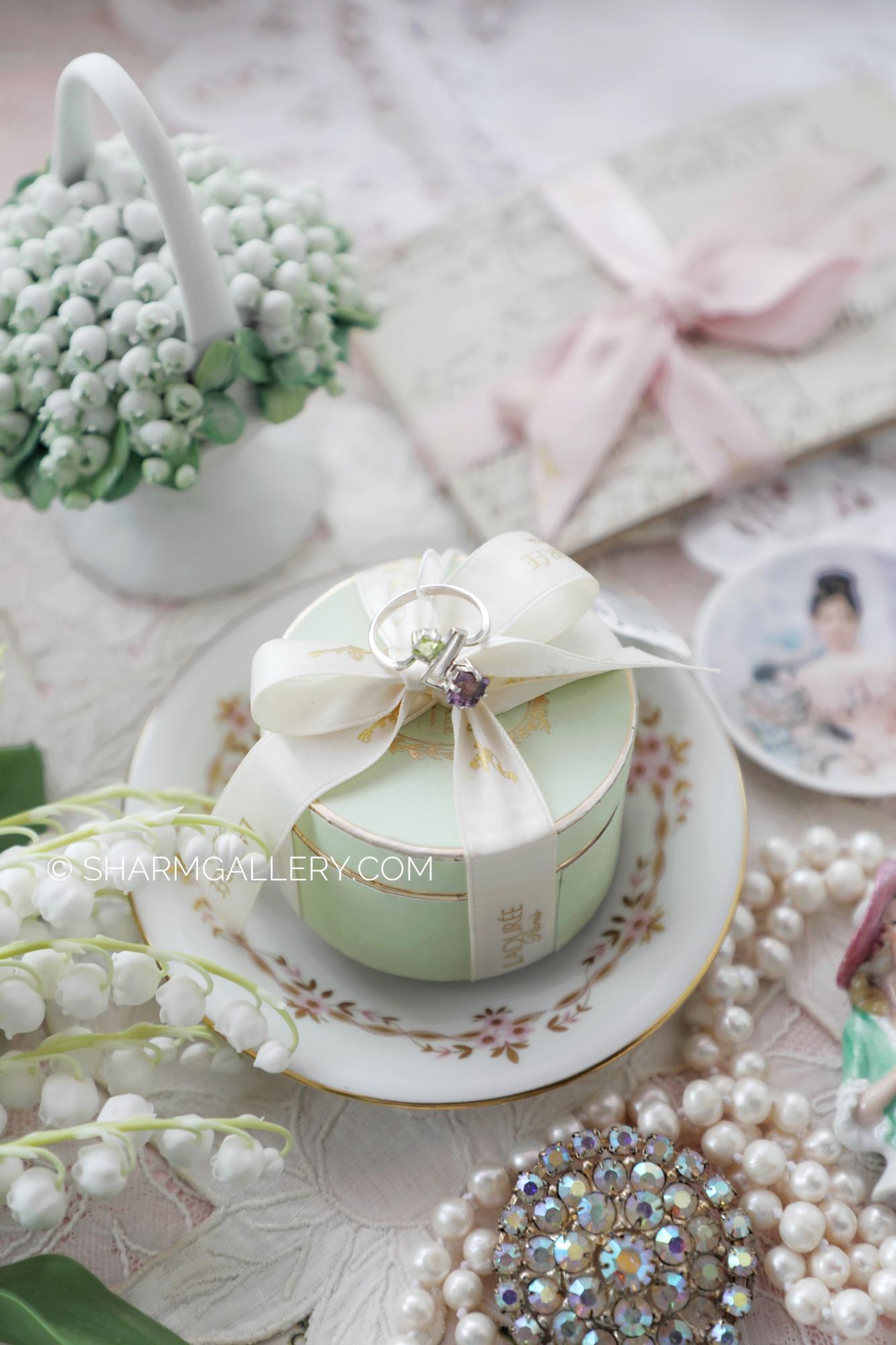 Кольцо с аметистом и хризолитом 18 размер, серебро 925пр., не ношеное, с биркой!