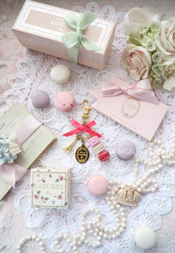 Женский брелок «Les Secrets LADUREE Eiffel Tower and Macaron» Франция.