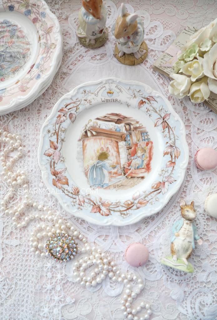Коллекционная тарелка Brambly Hedge Зима в коробке, Ежевичная поляна. Фарфор Royal Doulton Англия 1982г.