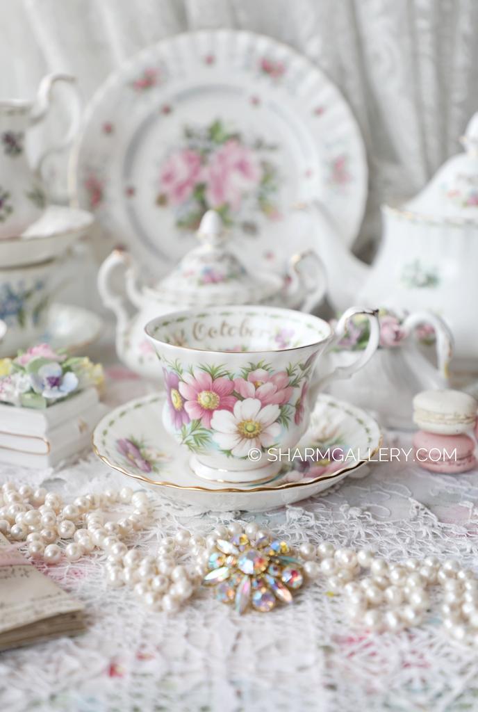 Чайная пара Цветок месяца Октябрь/Космея, костяной фарфор Royal Albert Англия.