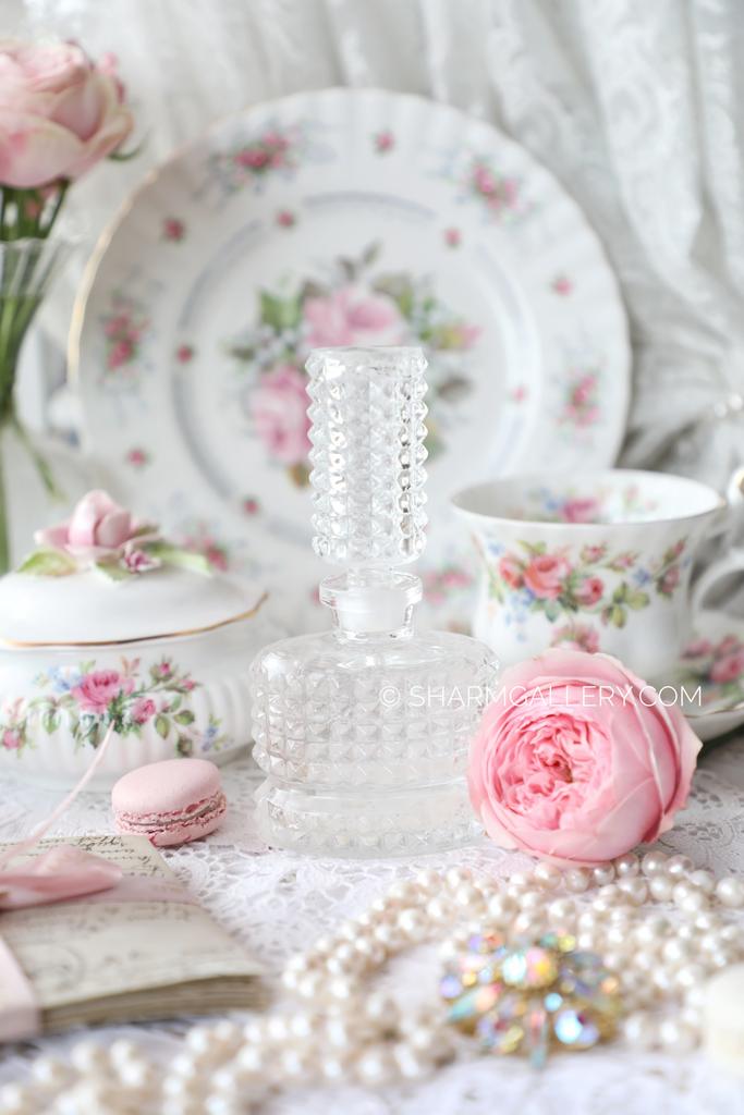 Старинный хрустальный флакон для духов с высокой притертой пробкой. Уценка!