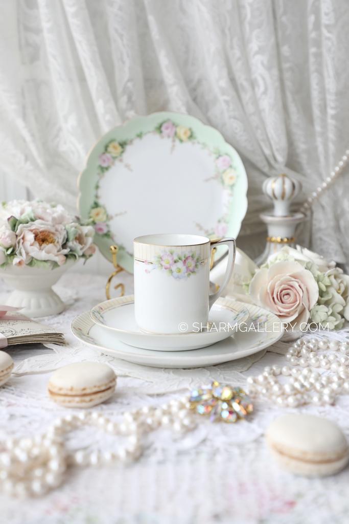 Старинная кофейная тройка трио «Нежные цветы», костяной фарфор Nippon, Япония.