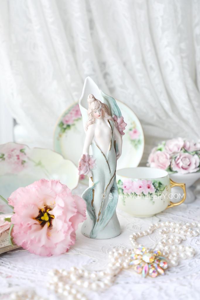 Антикварная вазочка Ар Нуво «Дама» 19см., бисквитный фарфор, роспись, старая Германия.