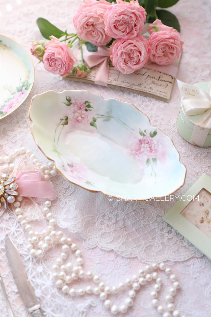 Антикварная вазочка «лодочка» Розовые цветы, живопись, фарфор Франция.