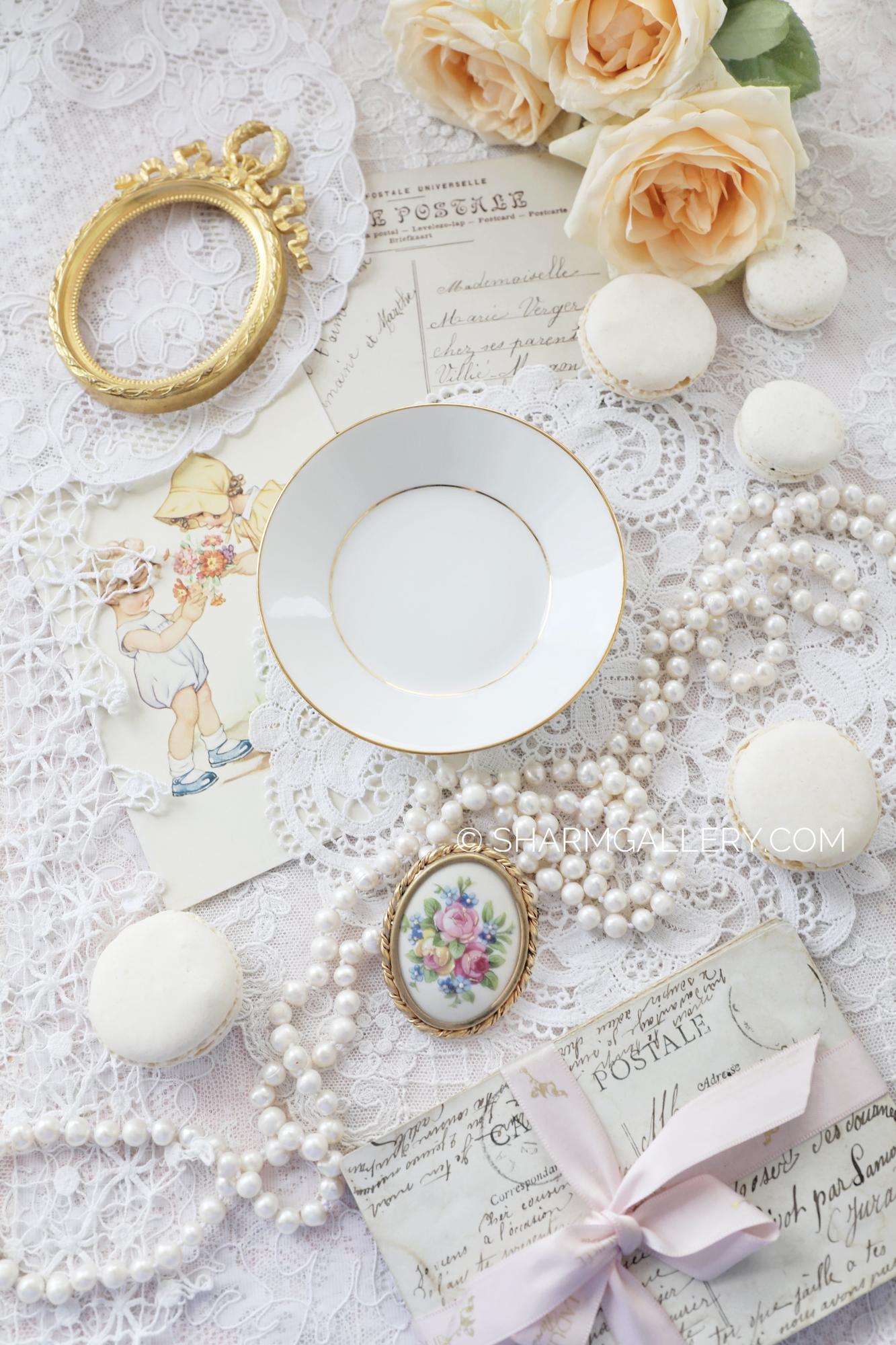 Антикварное кофейное блюдце, белое с позолотой. фарфор Limoges (Лимож) Франция.