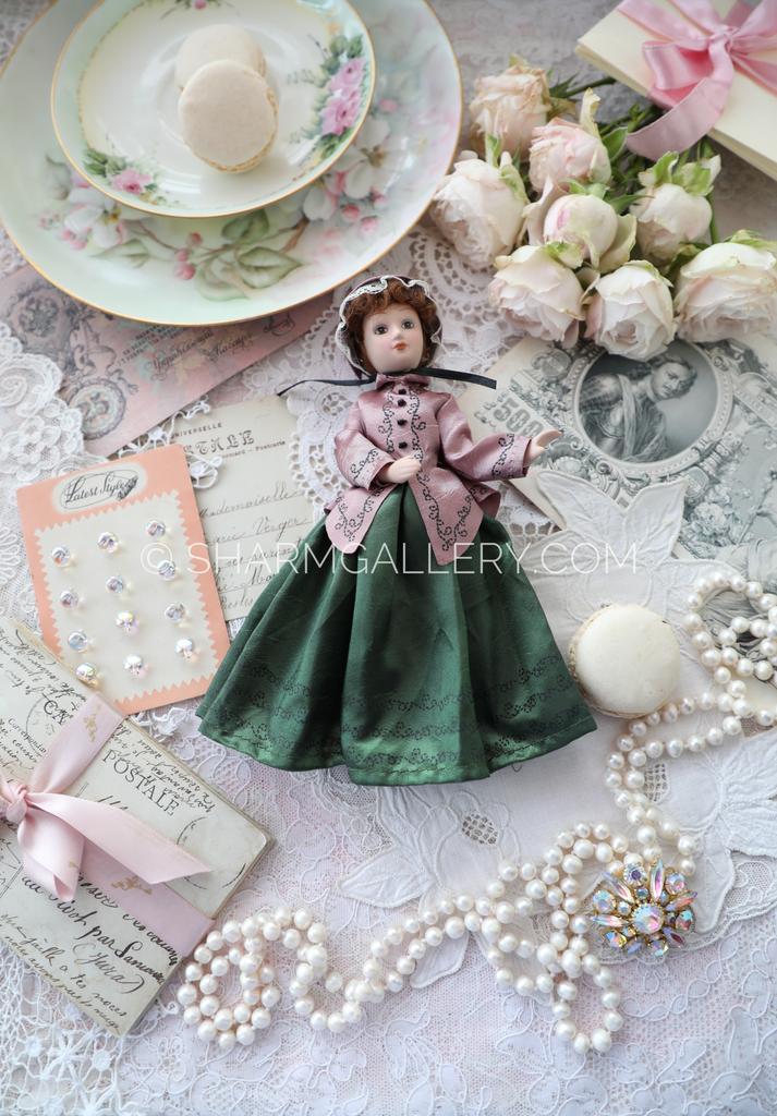 Коллекционная фарфоровая кукла 20см, серия ‘«Дамы эпохи» №3