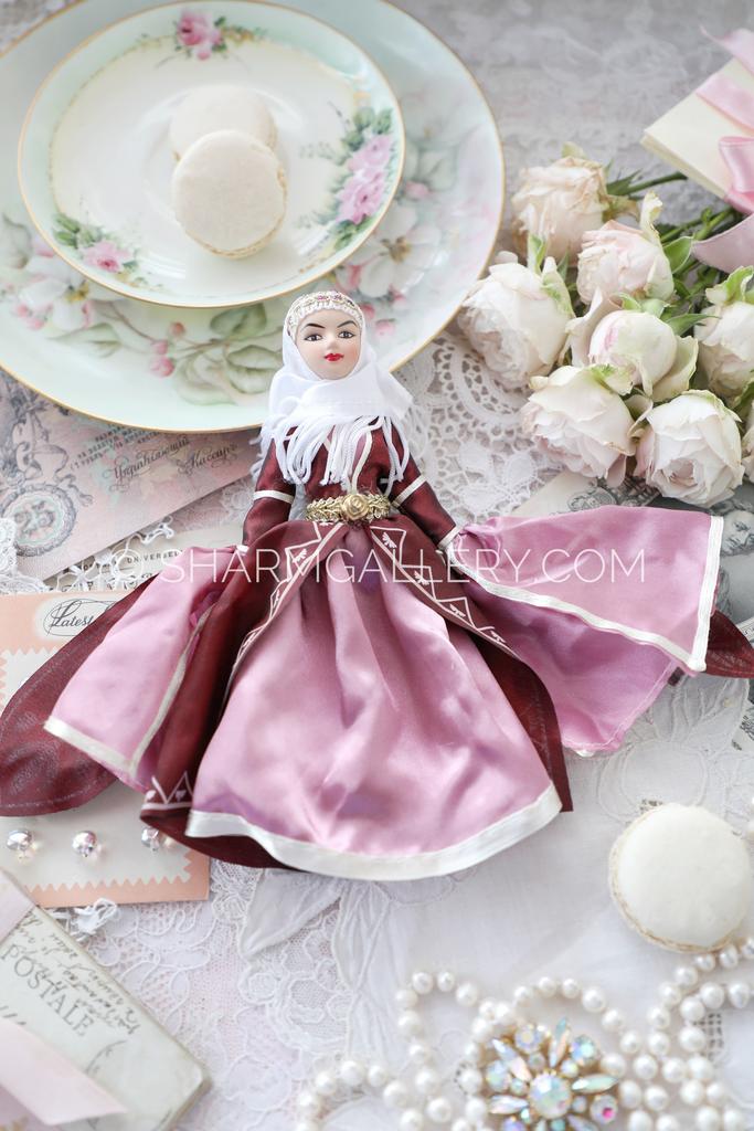 Коллекционная фарфоровая кукла 20см, серия ‘«Дамы эпохи» №5