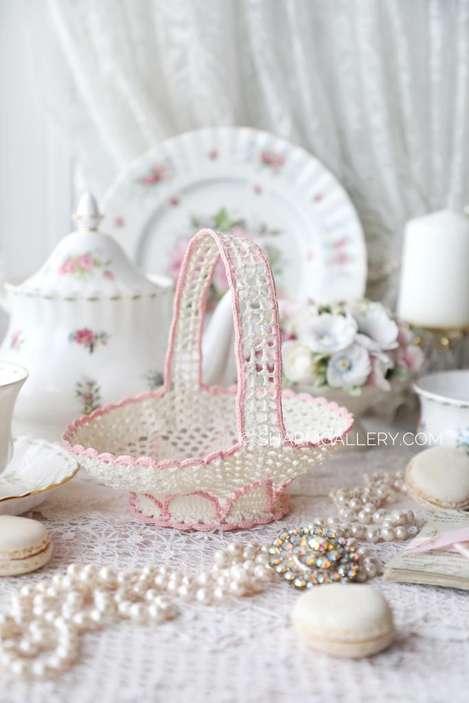 Корзинка вязанная крючком кремовая с розовым, хлопок.