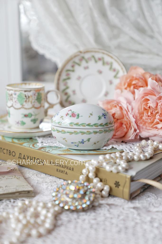 Шкатулка- яйцо «Луговые цветы» фарфор, роспись Limoges (Лимож) Франция.