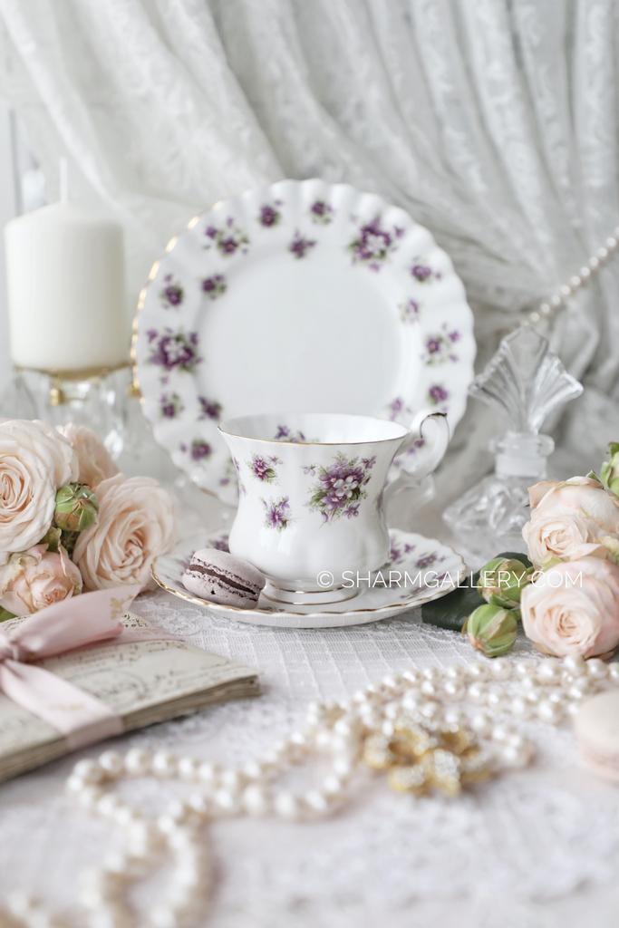 Чайно - кофейная тройка/трио с фиалками «Sweet Violets” костяной фарфор Royal Albert Англия.