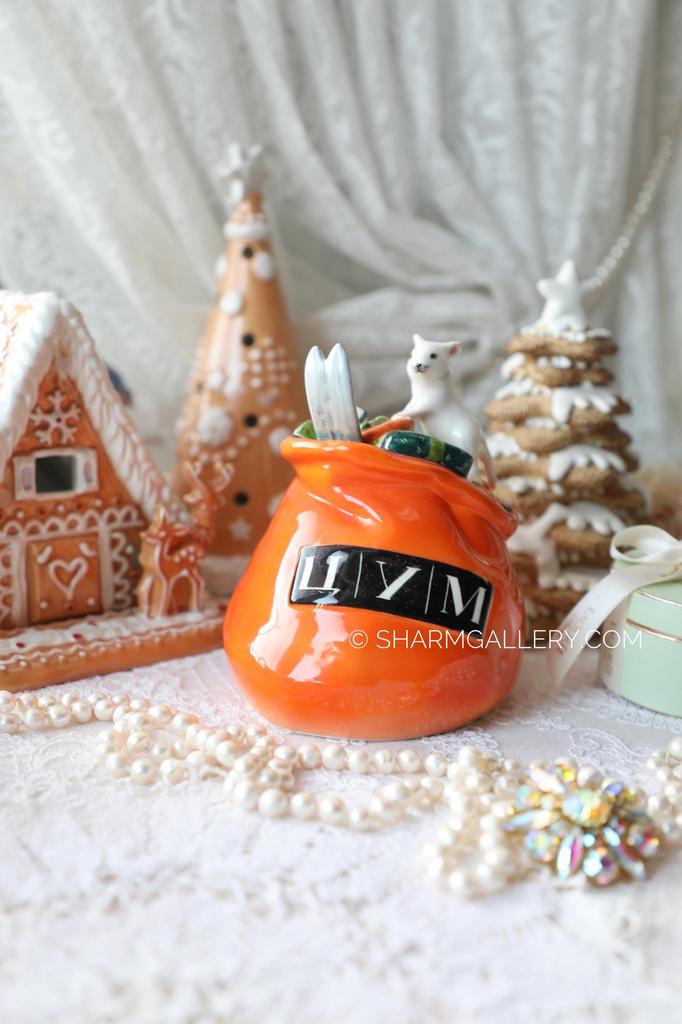 Редкость! Новогодняя статуэтка «Горностай с мешком подарков ЦУМ» фарфор Россия.