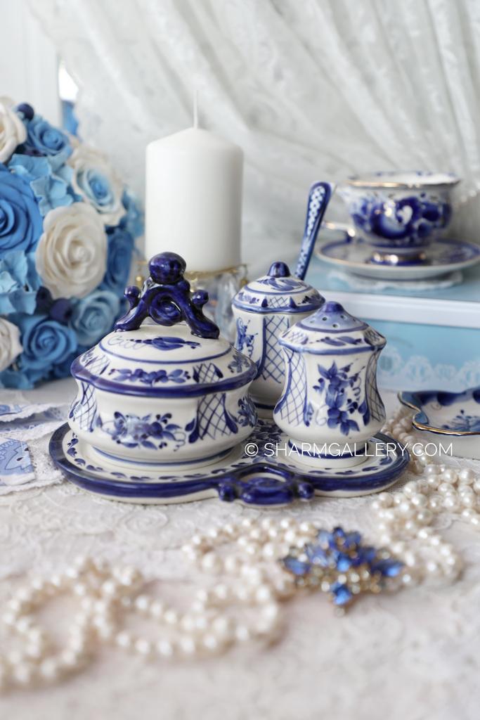 Набор для специй на подносе. Фарфор, роспись Гжель.