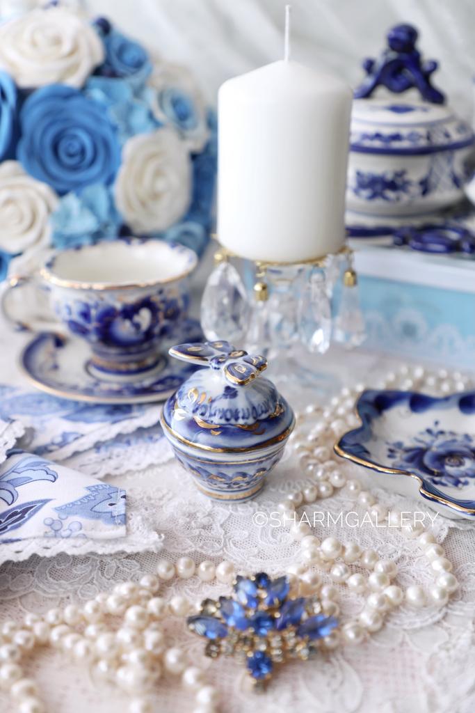 Миниатюрная шкатулочка с бабочкой. Фарфор, роспись, позолота Гжель.