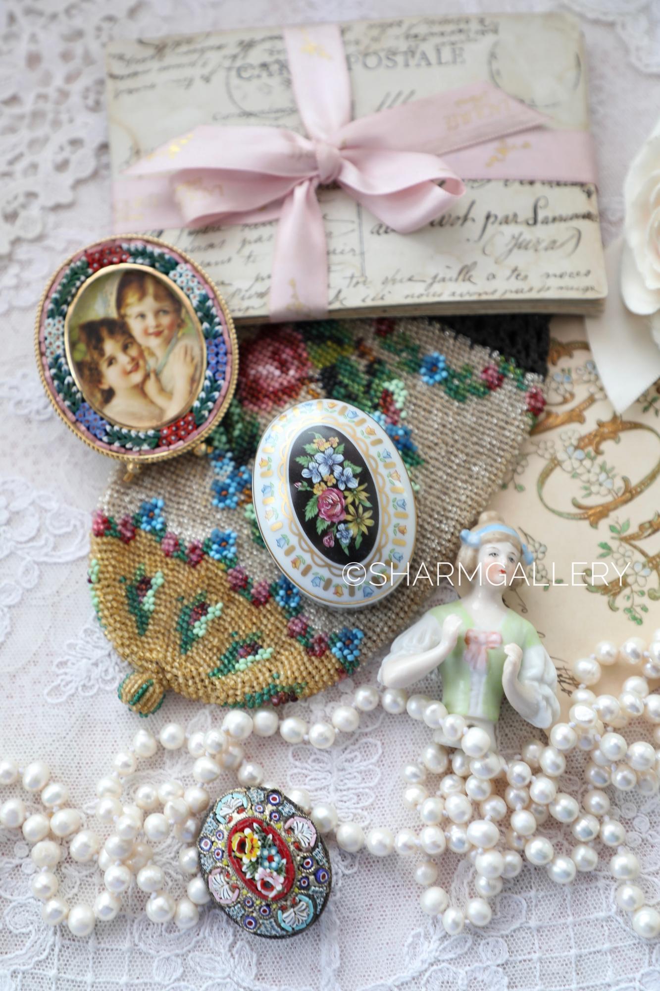 Фарфоровая миниатюрная овальная шкатулка «Cadeaux D’amour»  Лимож, Limoges Франция.