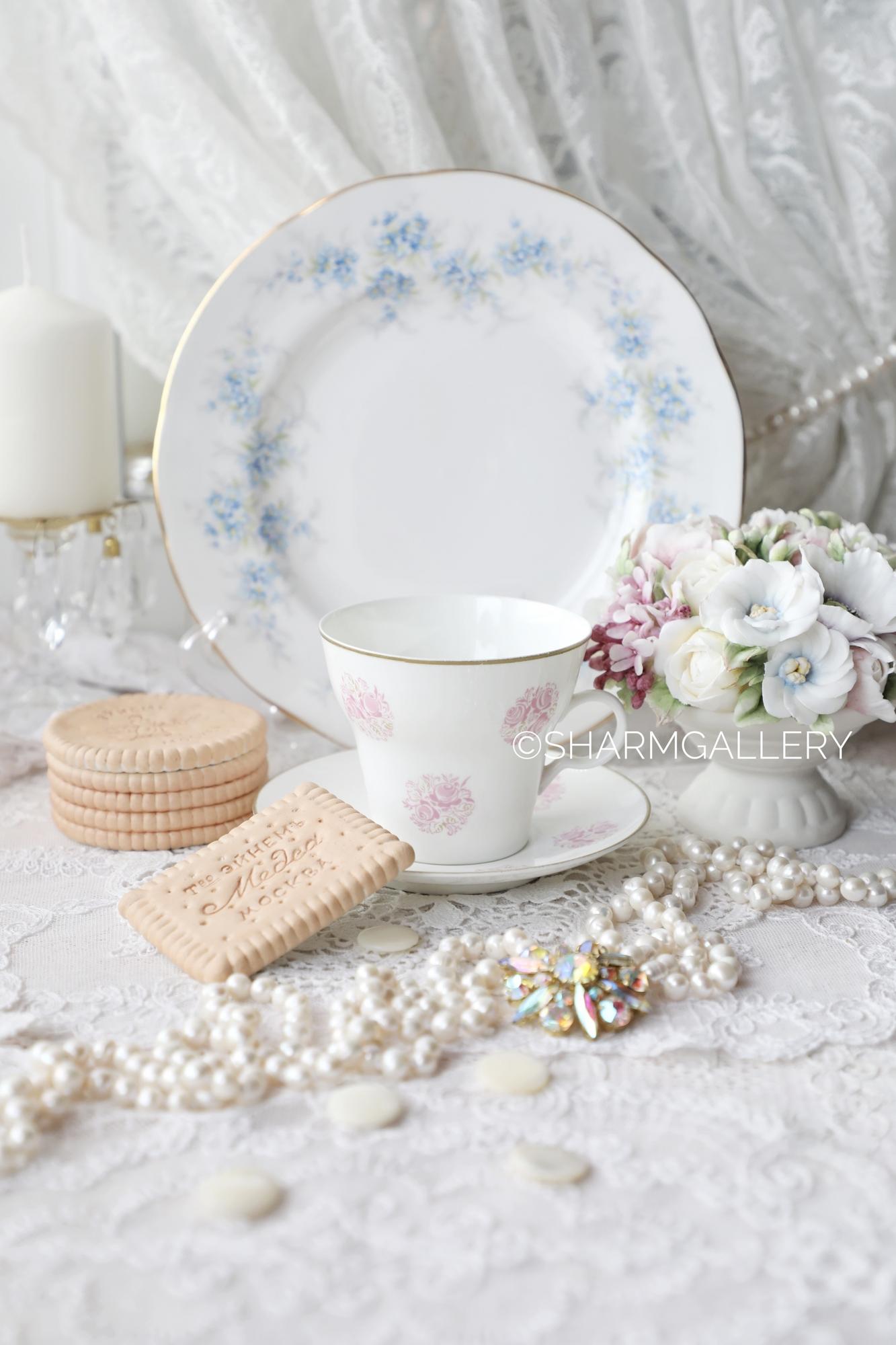 Редкая Чайная/Кофейная пара "Розовые розы" костяной фарфор ЛФЗ, СССР.