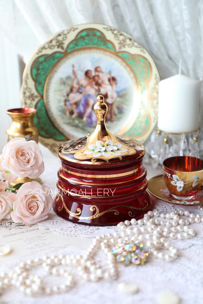 Шкатулка из цветного богемского красного стекла Чехословакия, Bohemia.